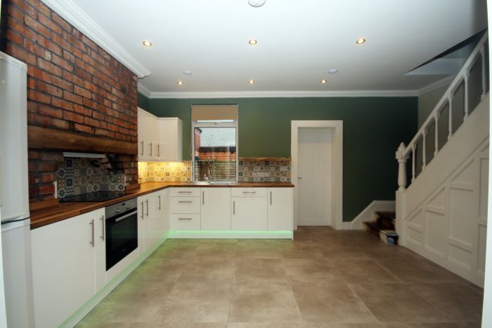 Beautifully Refurbished Contemporary Home, 7 Dunraven Avenue