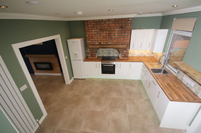 Beautifully Refurbished Contemporary Home, 7 Dunraven Avenue