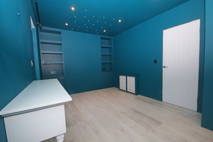 Beautifully Refurbished Contemporary Home, 7 Dunraven Avenue