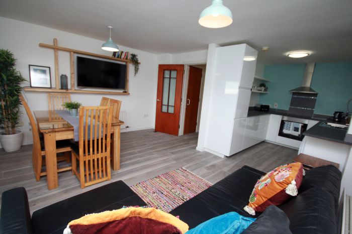 Beautifully Refurbished Apartment College Gate, college square north - city centre, belfast, BT1 6AS