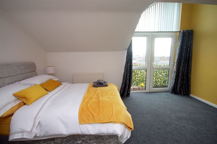 Beautifully Refurbished Apartment College Gate