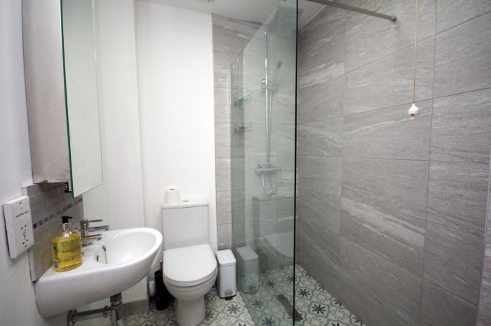 Beautifully Refurbished Apartment College Gate