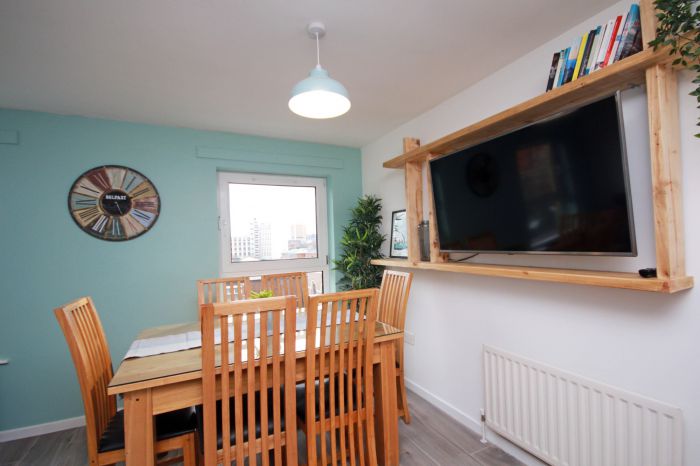 Beautifully Refurbished Apartment College Gate