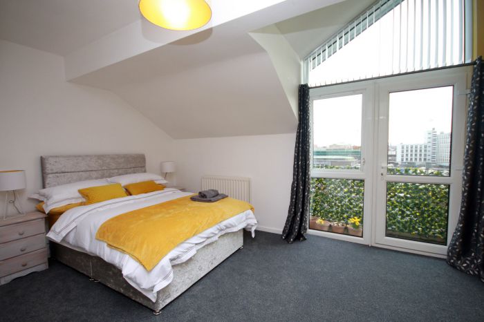 Beautifully Refurbished Apartment College Gate