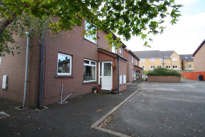 SHORT TERM RENTAL, 24 Ravenhill Court, Ravenhill, Belfast, BT6 8FS