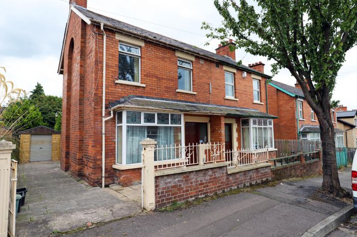 60 Ashleigh Avenue, lisburn road, belfast, BT9 7BU