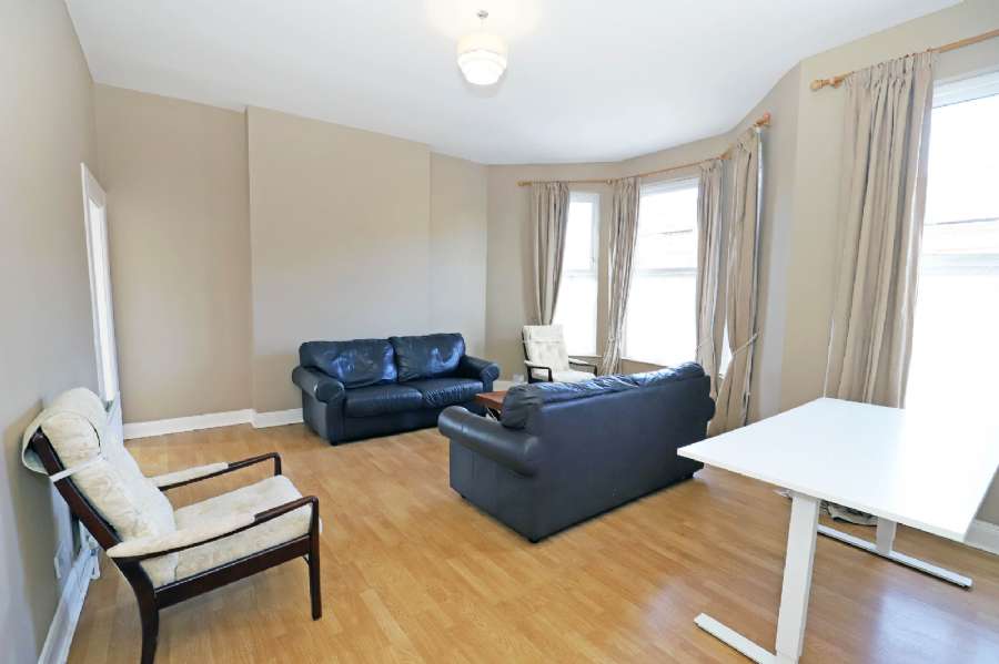 Flat 3, 12 The Mount