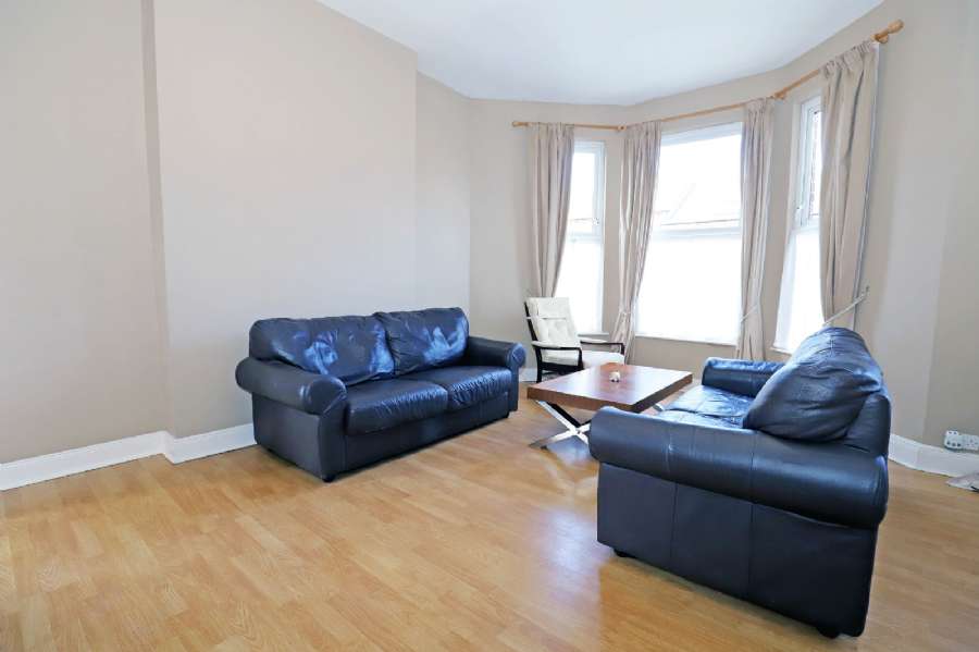 Flat 3, 12 The Mount