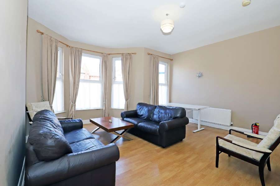 Flat 3, 12 The Mount