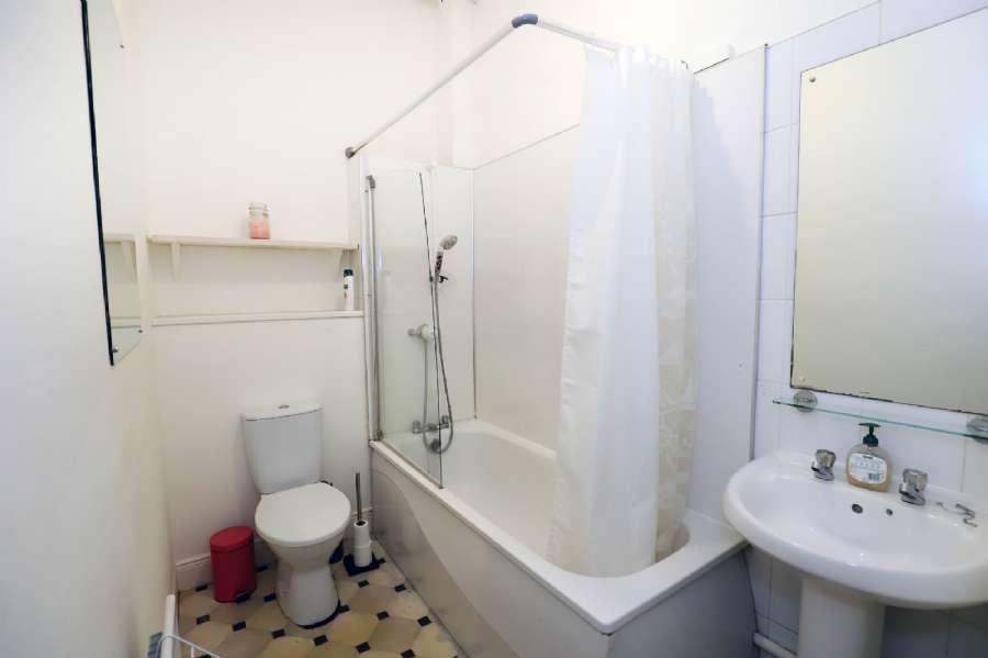 Flat 3, 12 The Mount