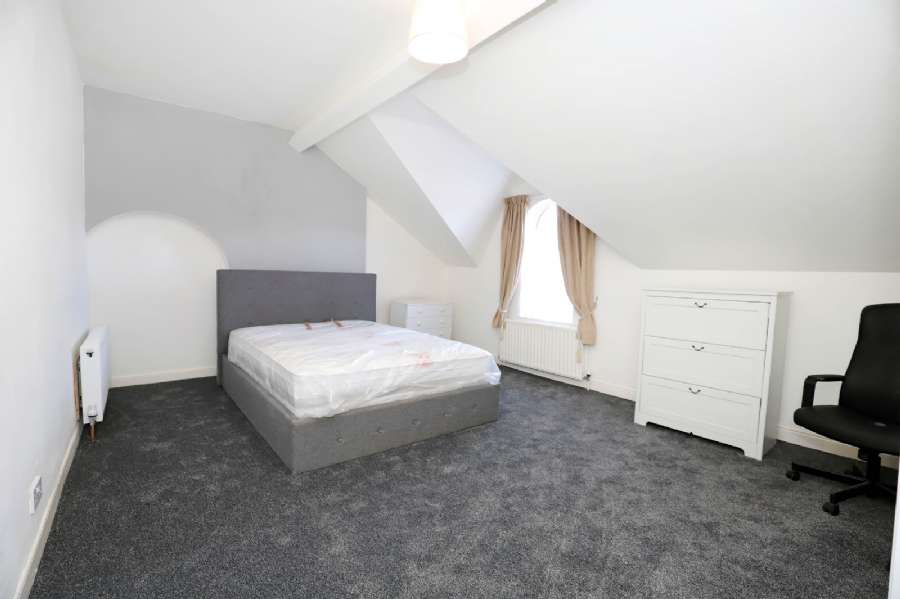Flat 3, 12 The Mount
