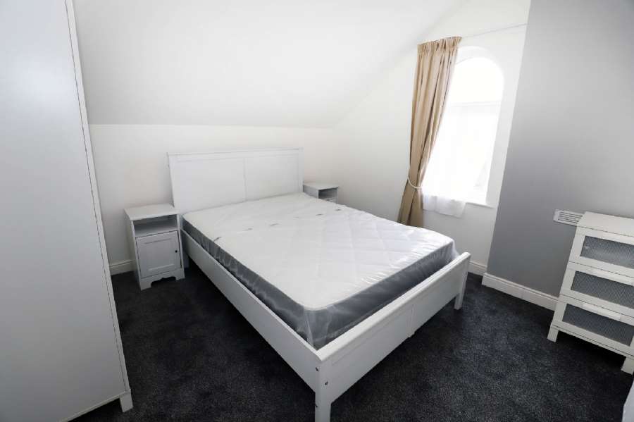 Flat 3, 12 The Mount