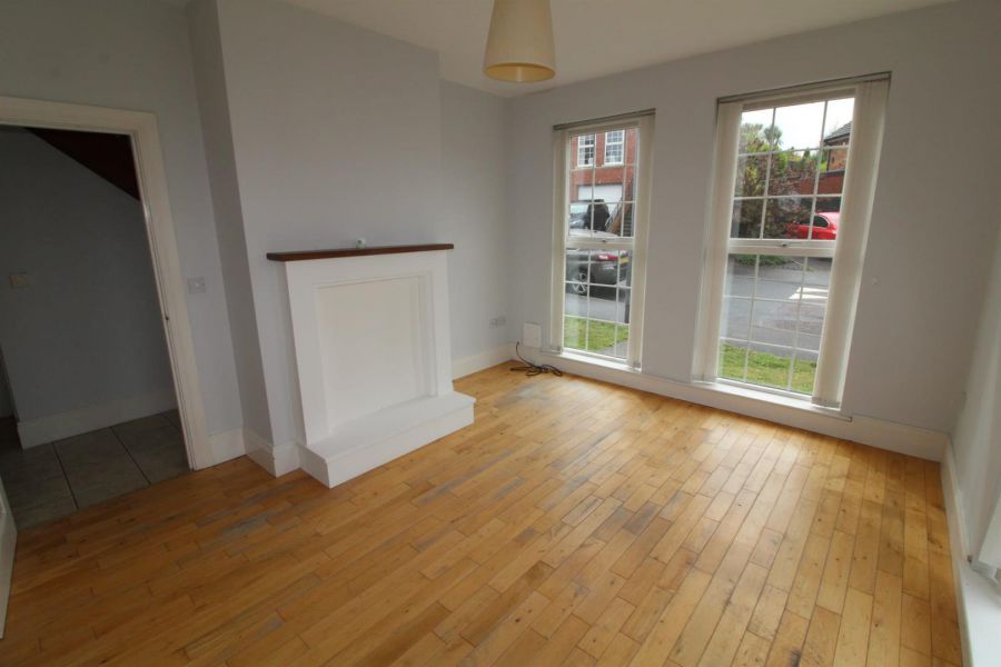 4 Demesne Crescent