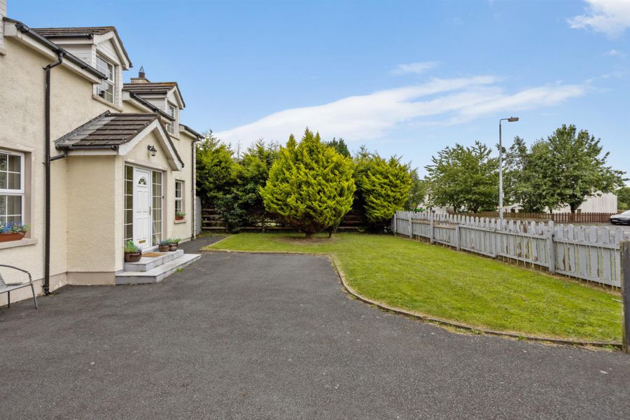 64 Kilmore Village