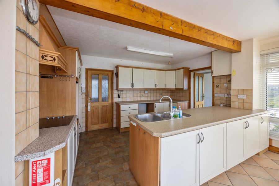 Arolson, 47 Roughal Park