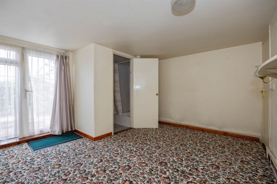 Arolson, 47 Roughal Park