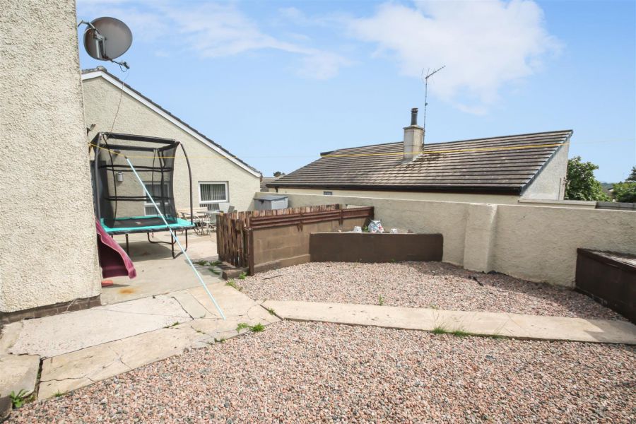 32 Lindisfarne Road