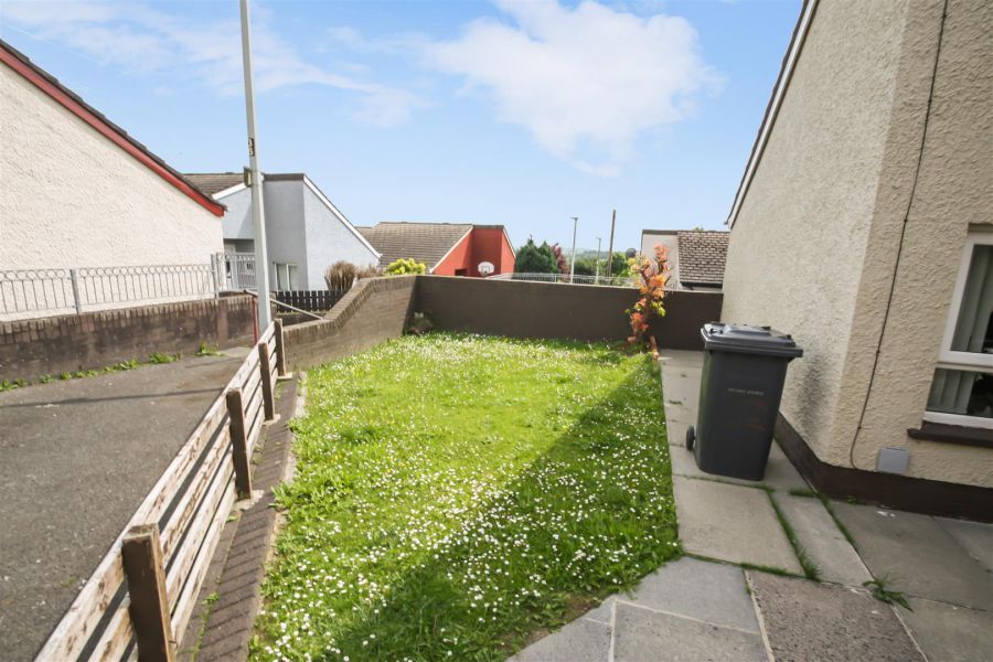 32 Lindisfarne Road