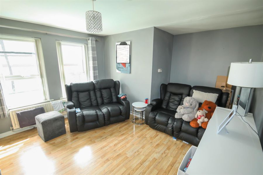 32 Lindisfarne Road
