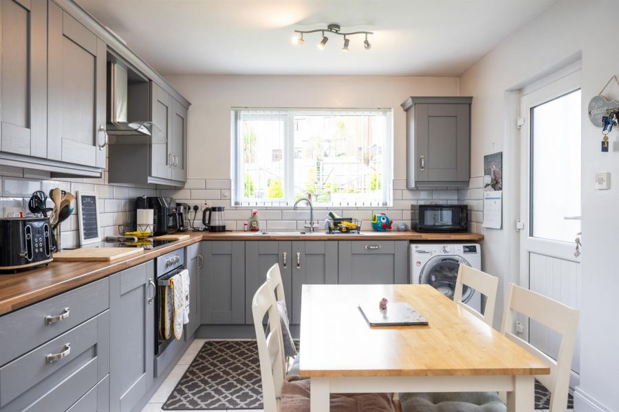 68 Ardmeen Green