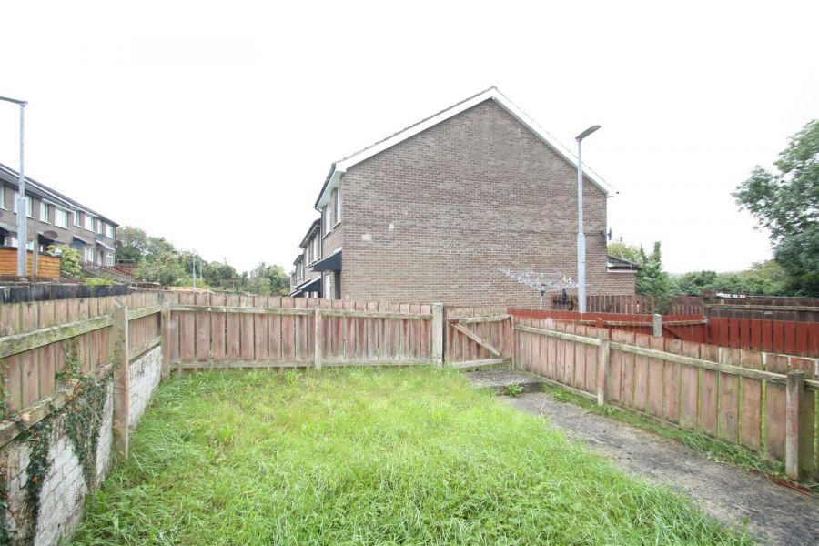 85 Meadowfields