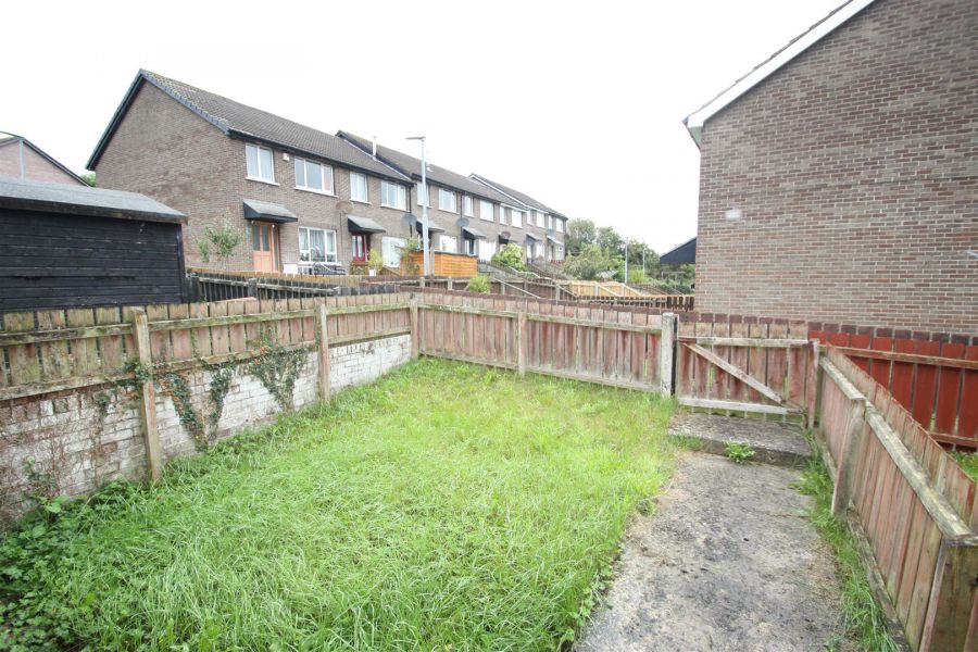85 Meadowfields