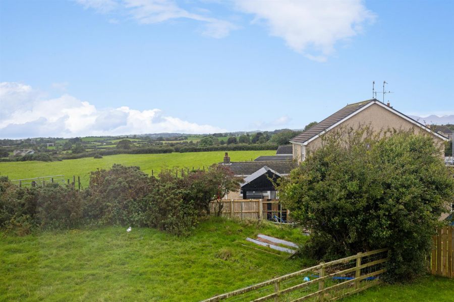 4 Actons Crescent