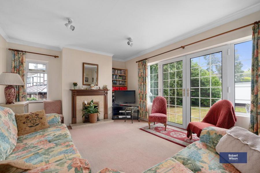 37 Coachmans Way