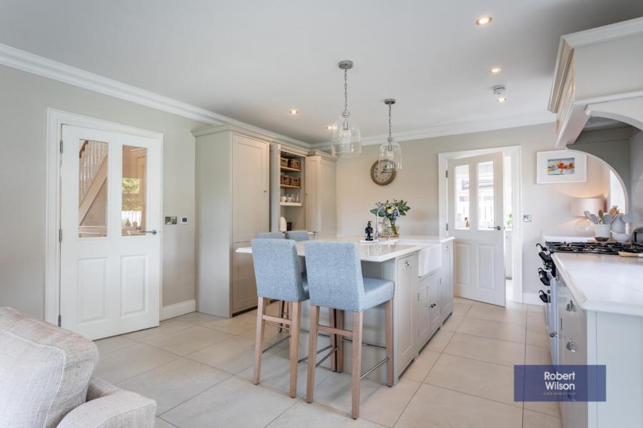 8 Belgravia Court
