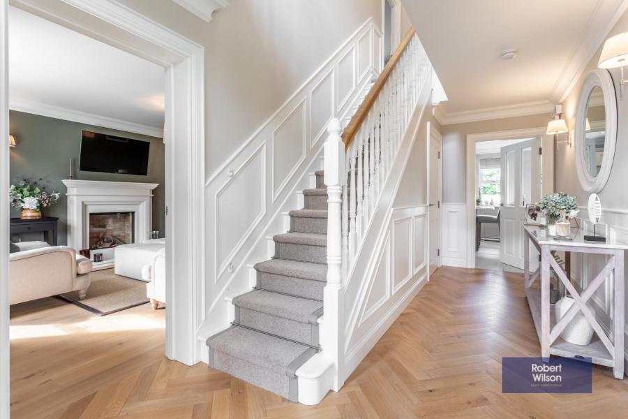 8 Belgravia Court