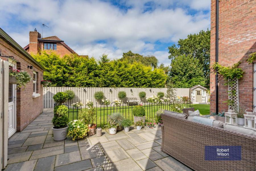 8 Belgravia Court