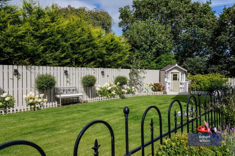8 Belgravia Court