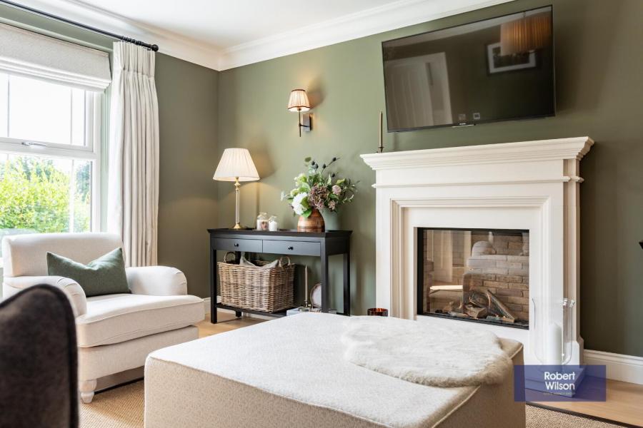 8 Belgravia Court
