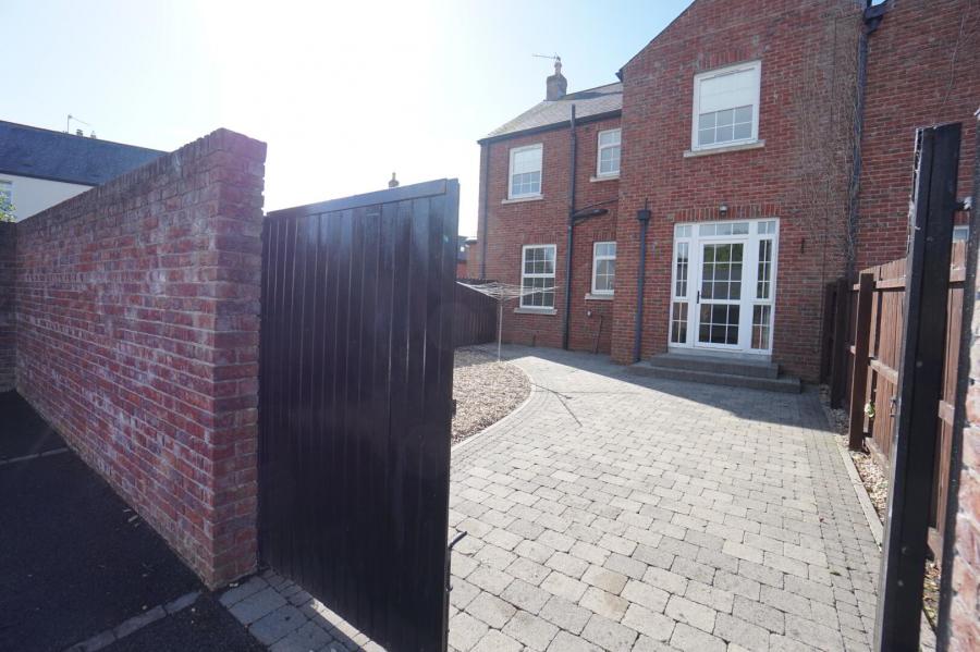 29 The Old Stables
