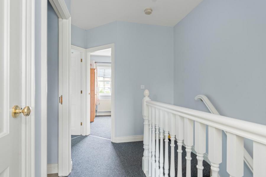 8 Glebe Crescent