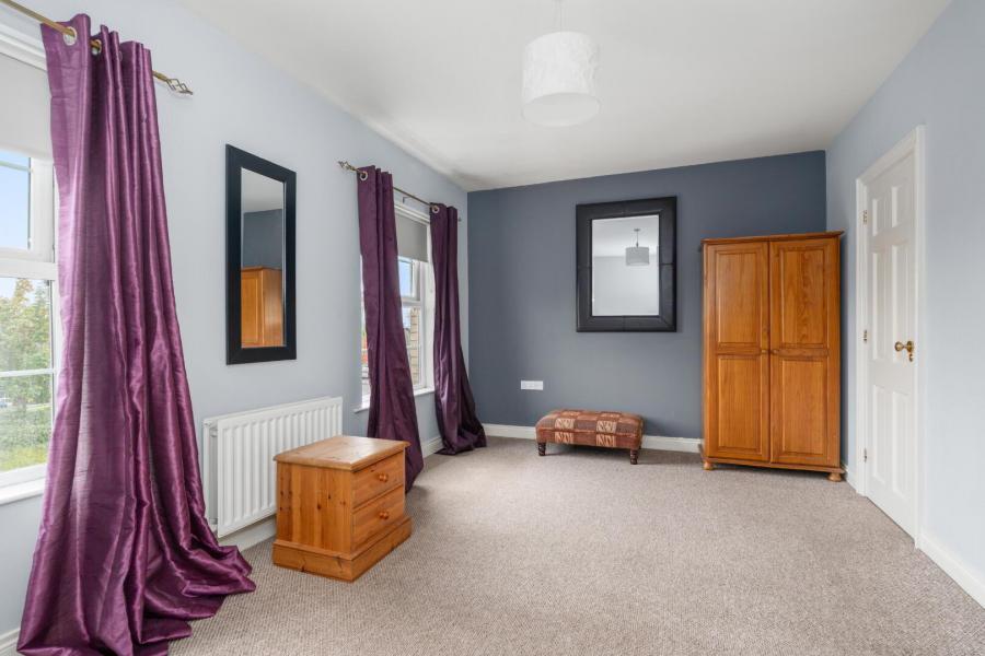 8 Glebe Crescent