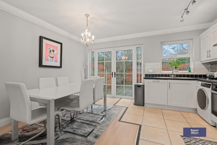 10 Rawdon Court Mews