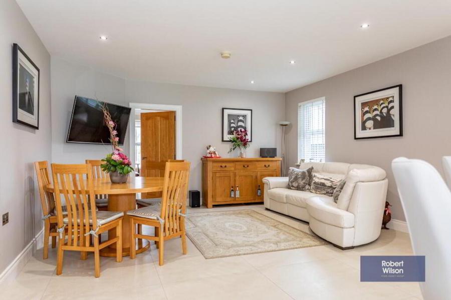 Laurel Hill Lodge, 3 Laurelhill Road