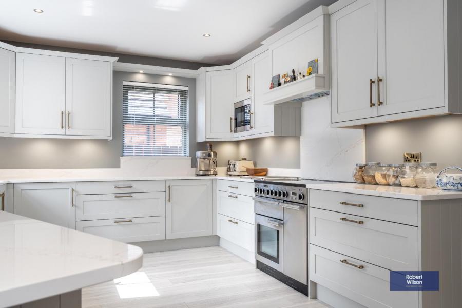42 Blackthorn Manor