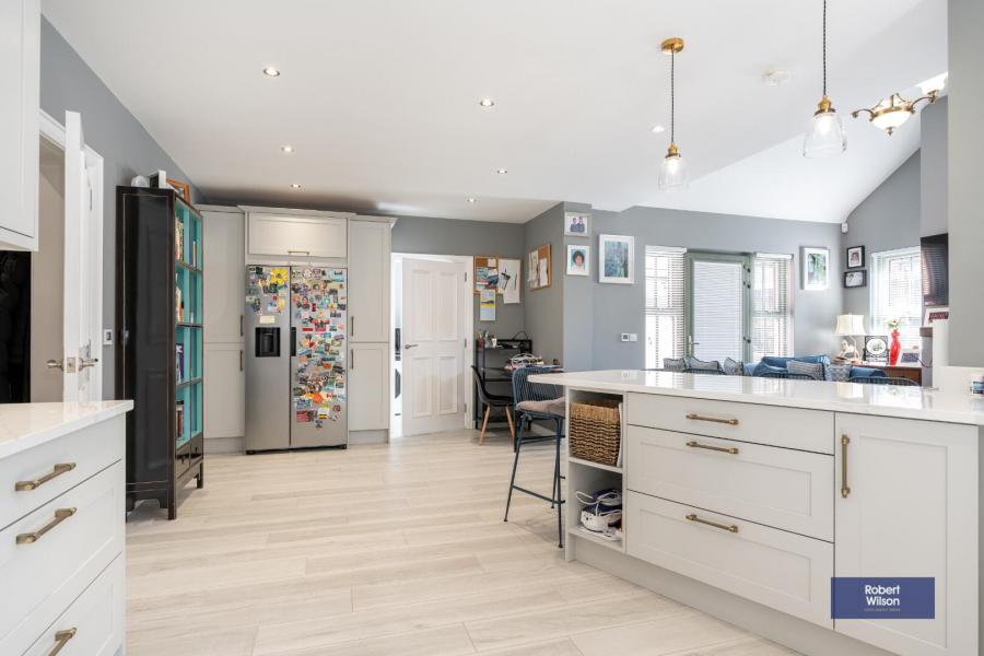 42 Blackthorn Manor