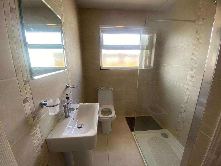 6 Pines Close