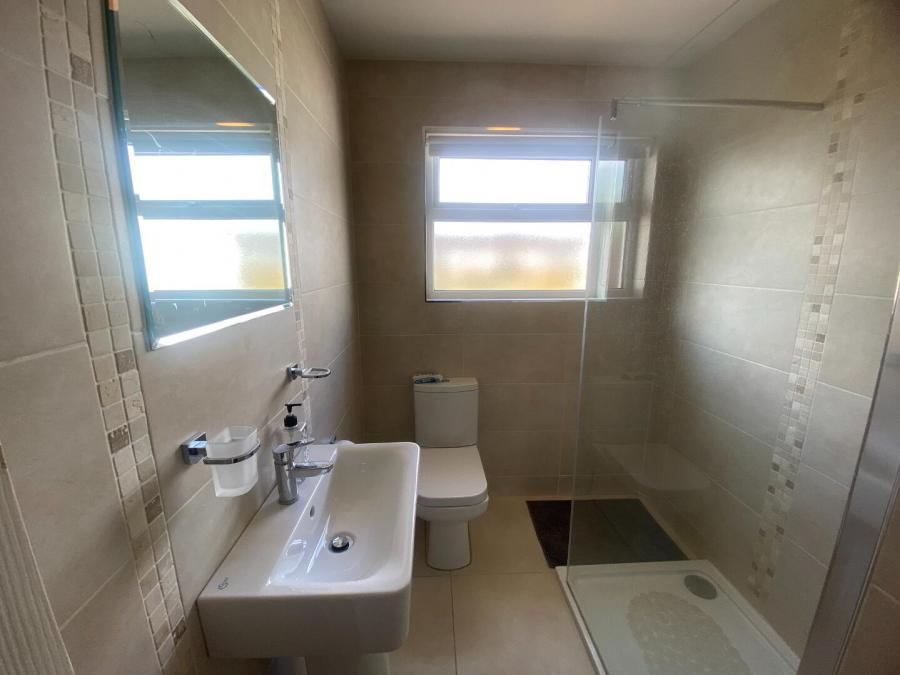 6 Pines Close
