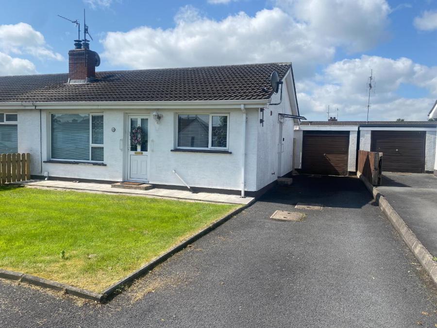 6 Pines Close