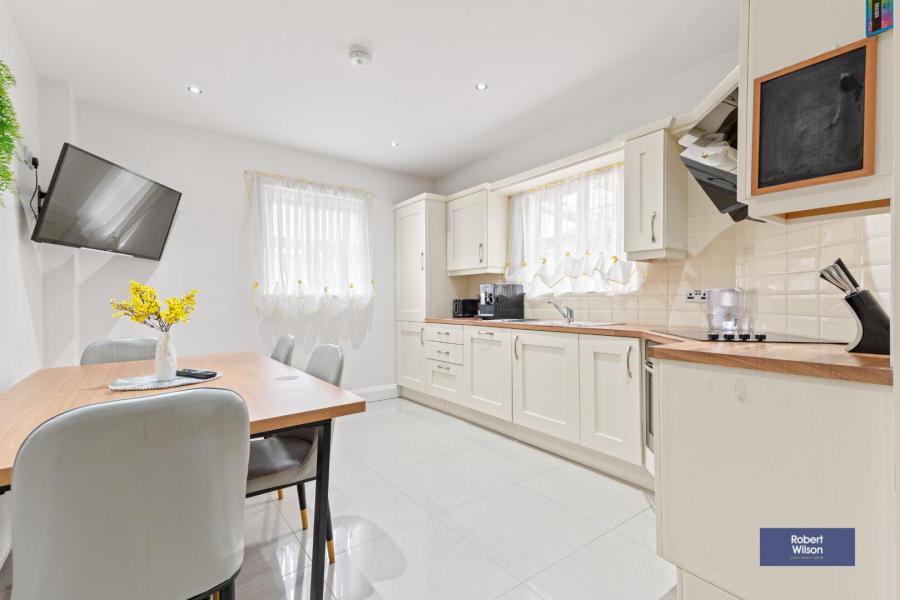 1 Ashwood Court