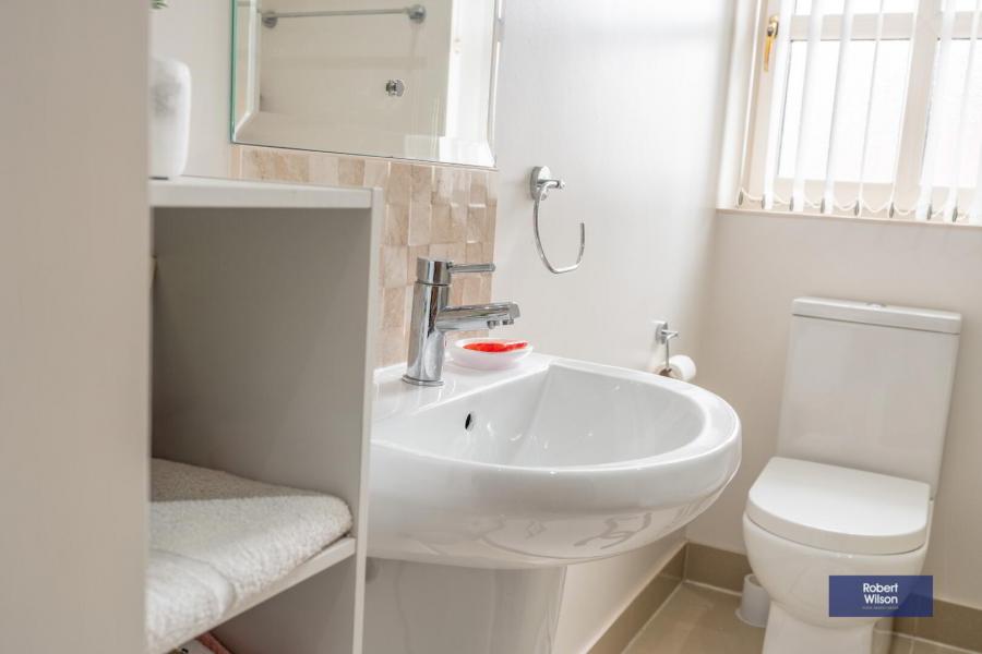 1 Ashwood Court 1 Ashwood Court