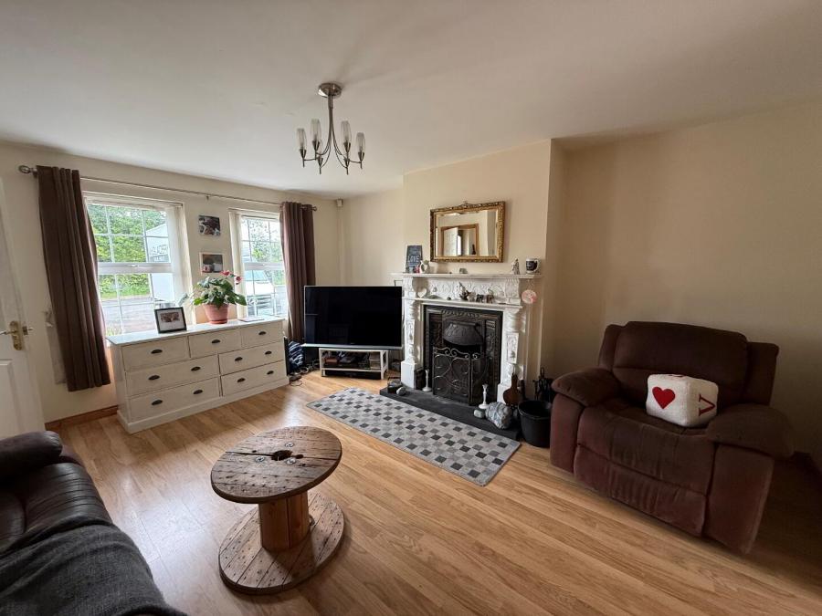 25 Oaktree Manor