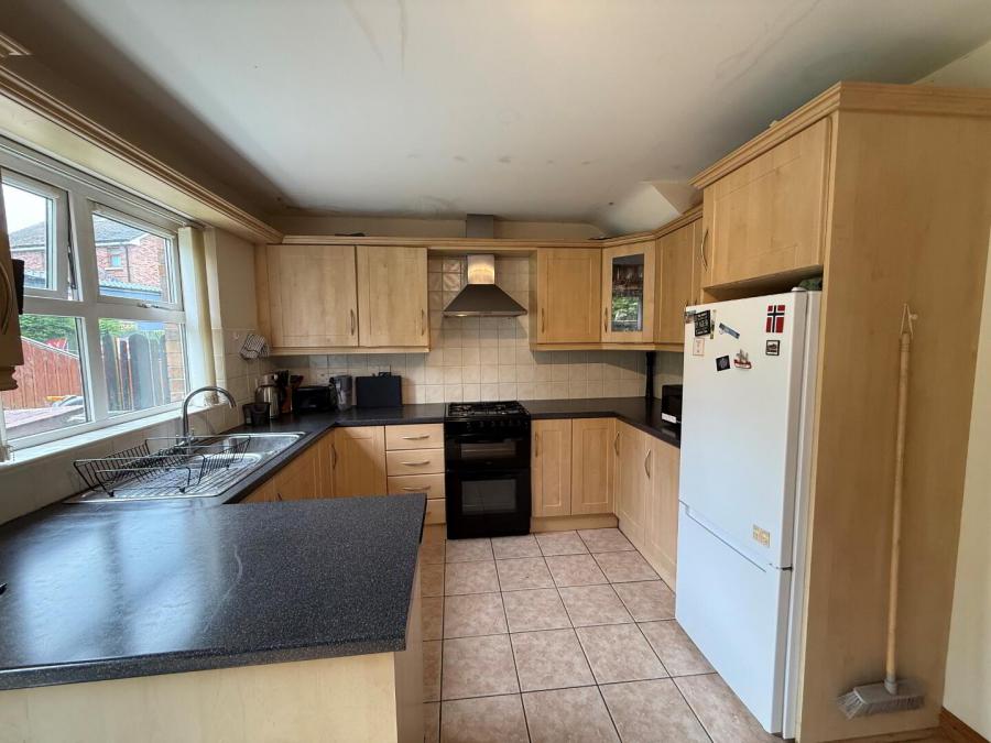 25 Oaktree Manor