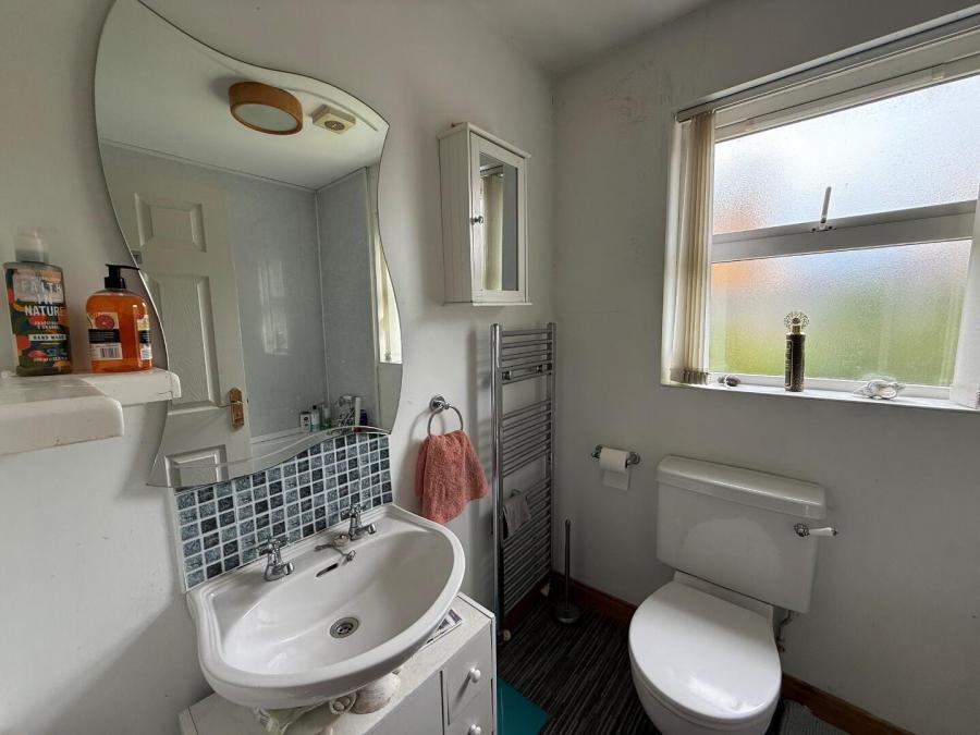 25 Oaktree Manor