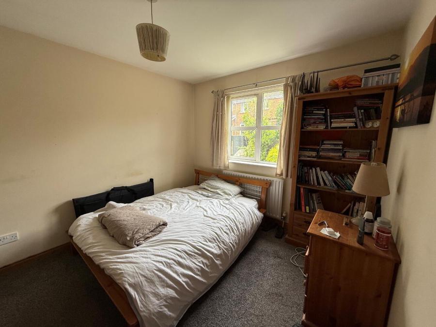 25 Oaktree Manor