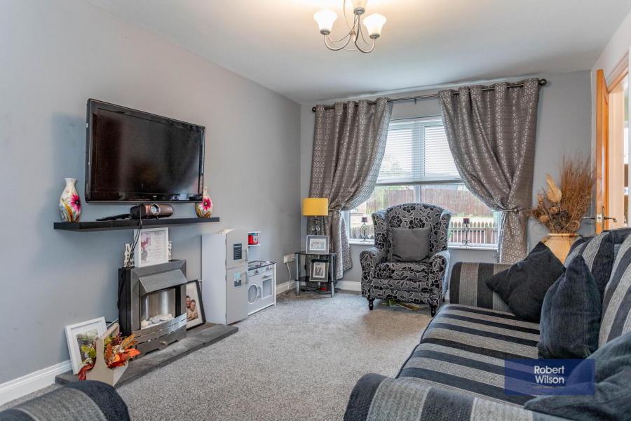 67 Larkfield Meadows